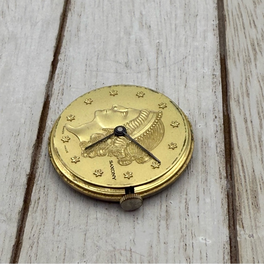 Gold tone saxony Watch face - Picture 5 of 5